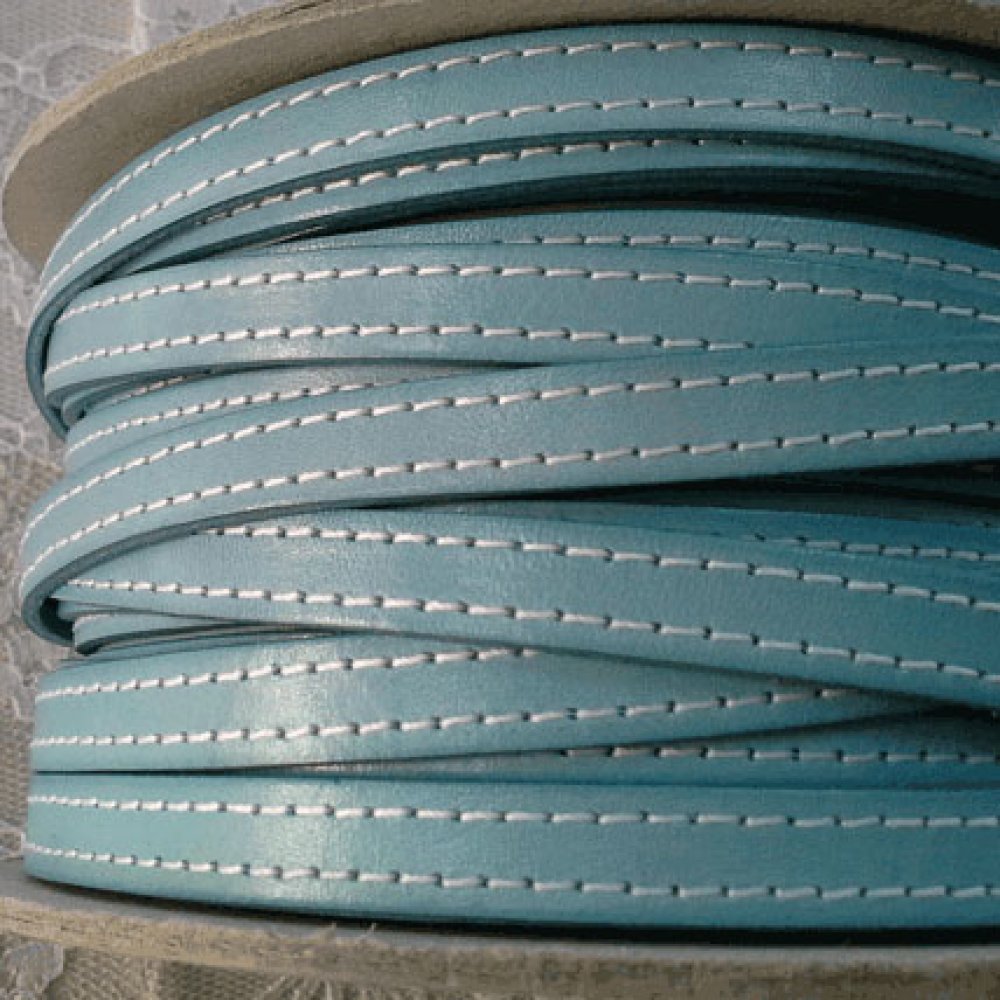 Platt kalvläder 10 mm x 20 cm Sydd med 2 trådar vit