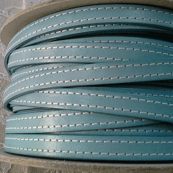 Platt kalvl&auml;der 10 mm x 20 cm Sydd med 2 tr&aring;dar vit