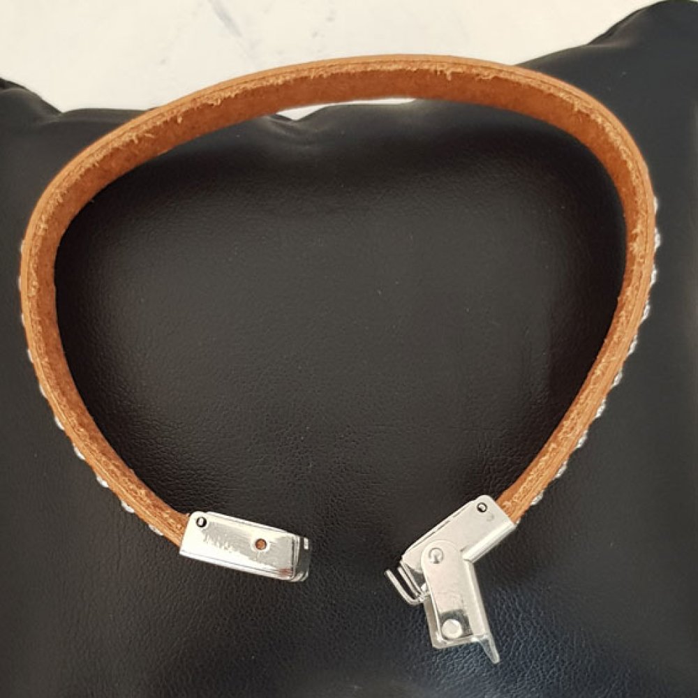Platt rosa kalvläder 10 mm med 20 cm skinn och kedja