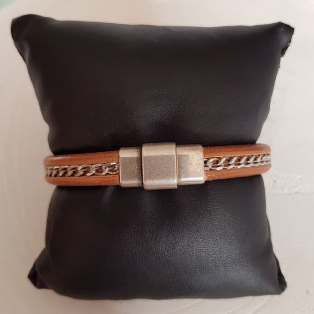 Naturligt Regaliz-läder 10 mm med silverkedja per 20 cm