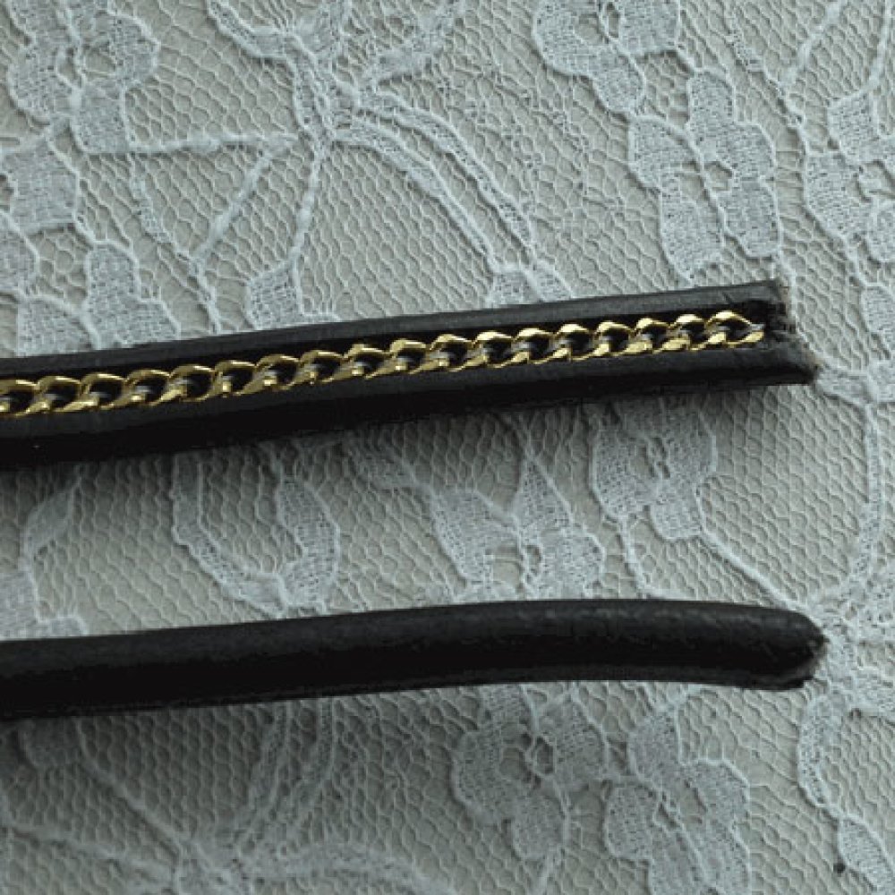 10 mm svart Regaliz läder med guldkedja per 20 cm