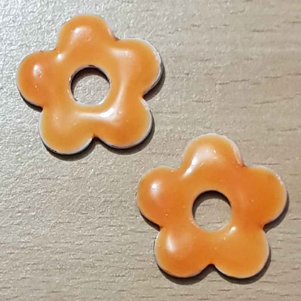 Blomma metall emalj 20 mm orange