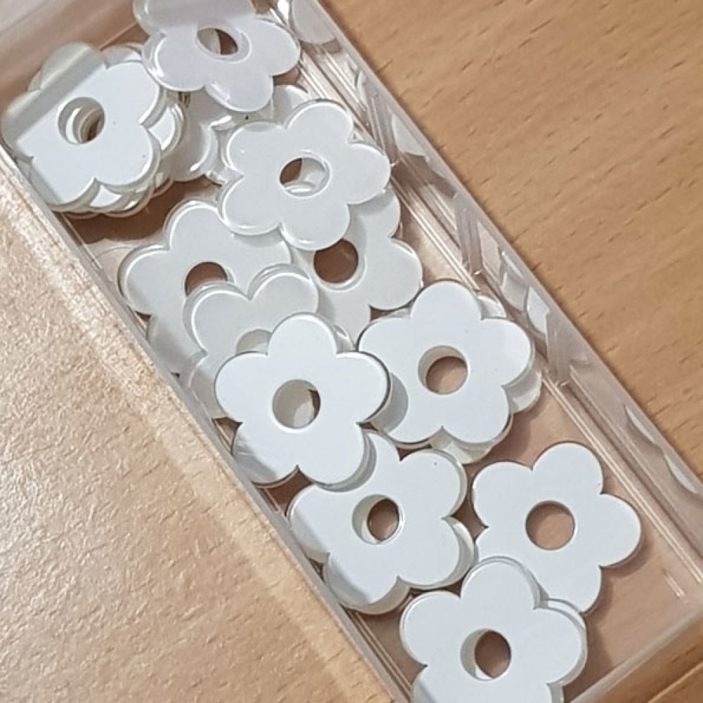 Syntetisk blomma 27 mm vit