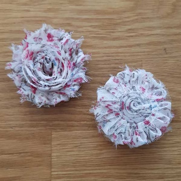 Blomma av fransigt tyg nr 33