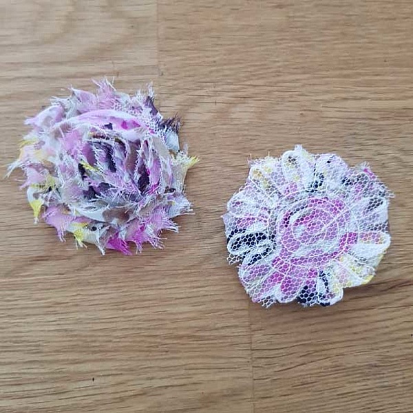 Blomma av fransigt tyg nr 53