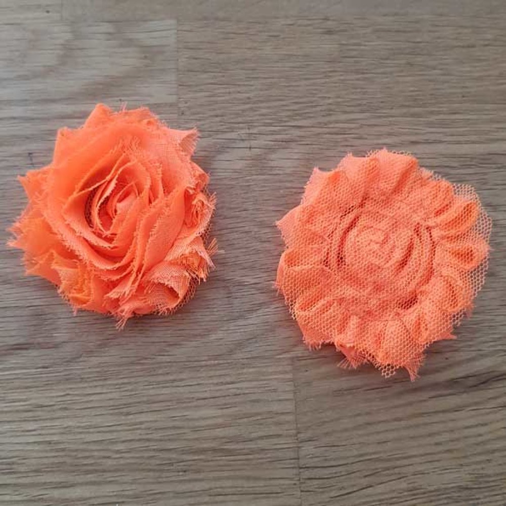Blomma av fransigt tyg nr 54