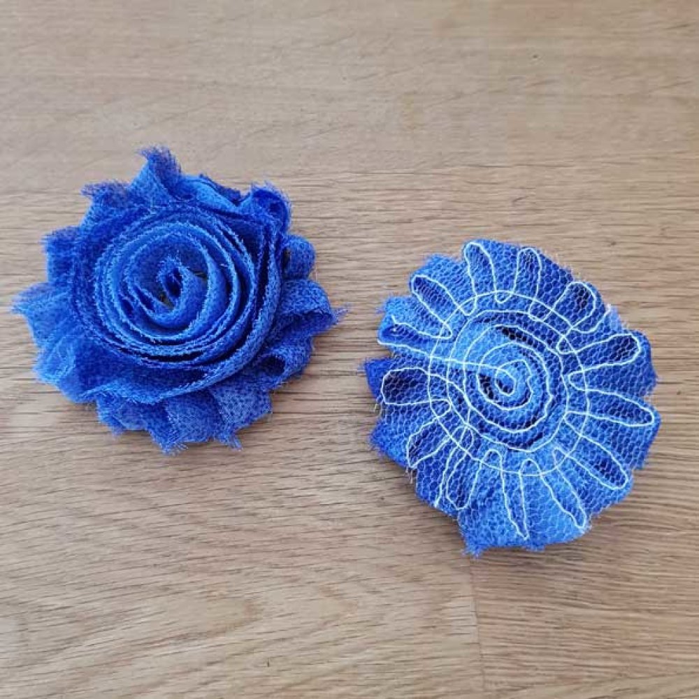 Blomma av fransigt tyg nr 60