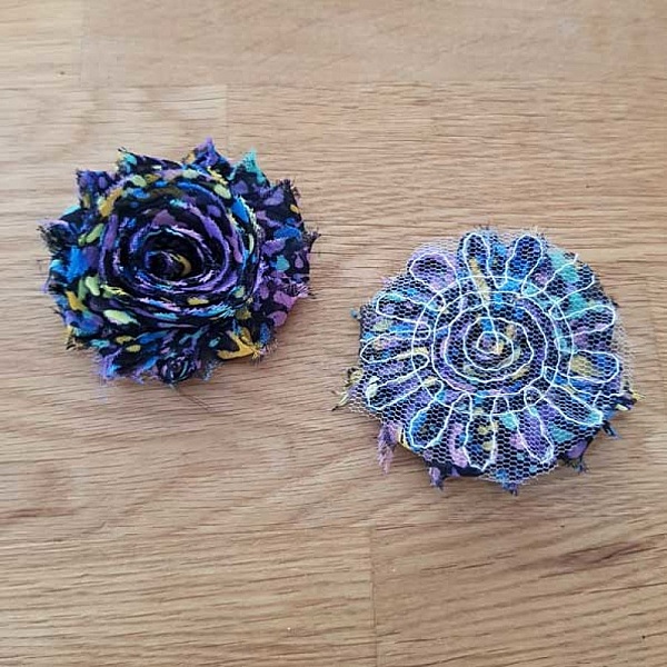 Blommor av fransigt tyg nr 64