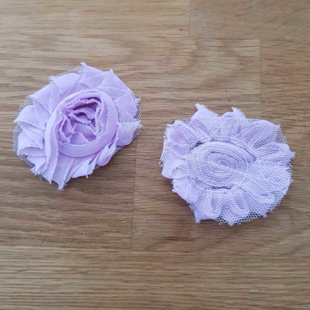Blomma av fransigt tyg nr 70
