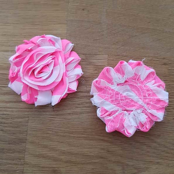 Blomma av fransigt tyg nr 72