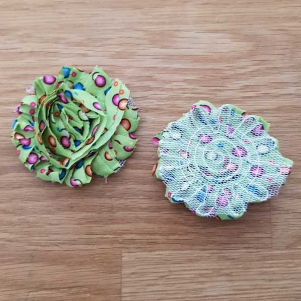 Blomma av fransigt tyg nr 13