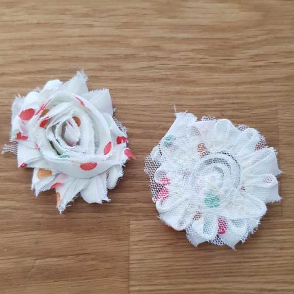 Blomma av fransigt tyg nr 16