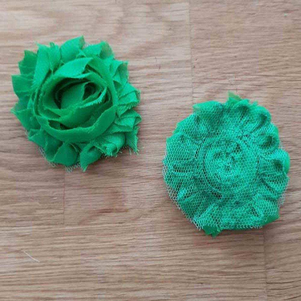 Blomma av fransigt tyg nr 24