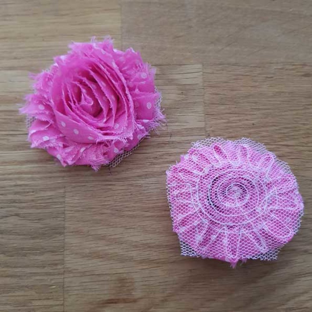 Blomma av fransigt tyg nr 25