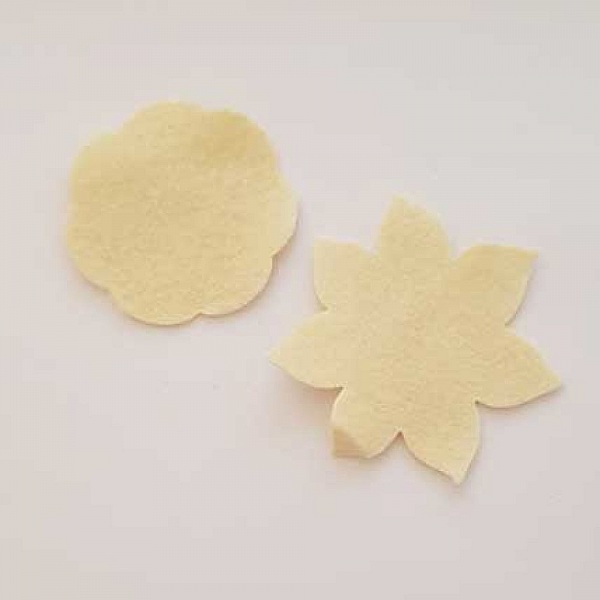 Jolie petite fleur en Feutrine 50 mm et 60 mm N&deg;07-3 x 2 pi&egrave;ces