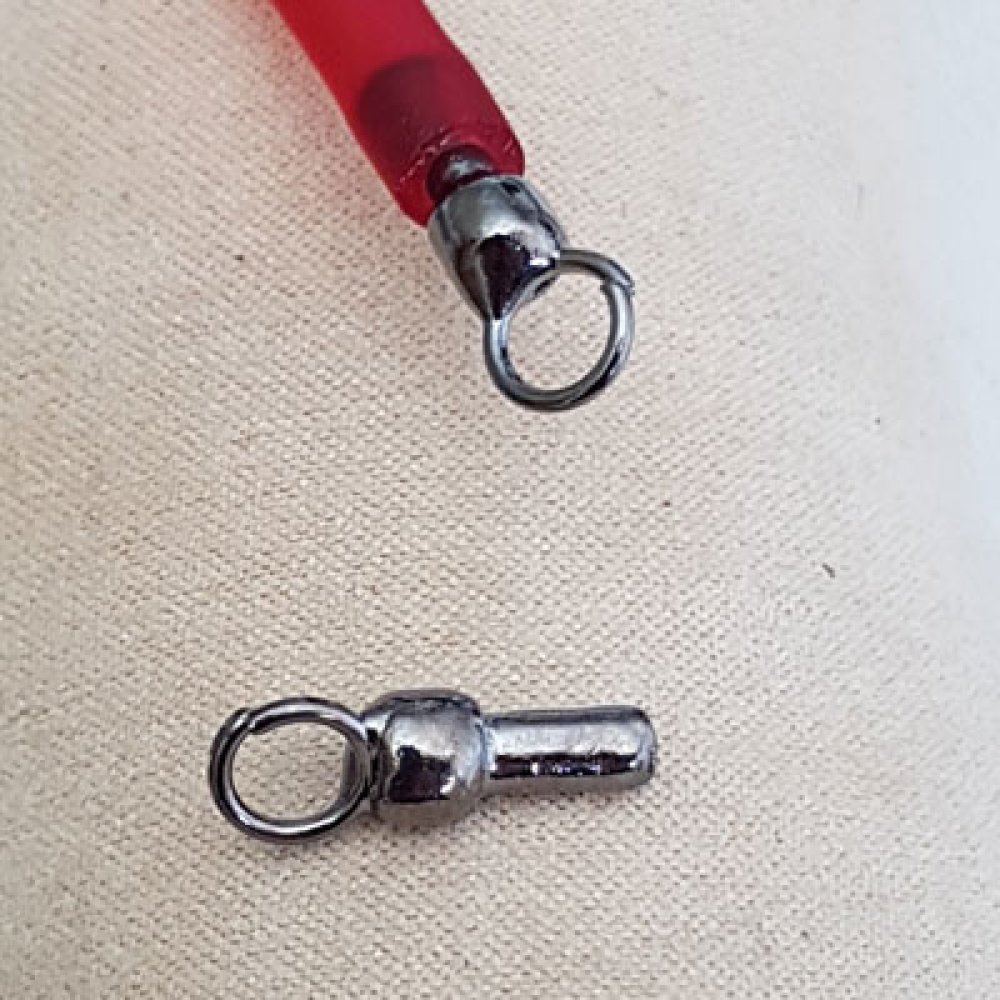 Paket med 10 metallspännen för hala PVC-snören 5 mm