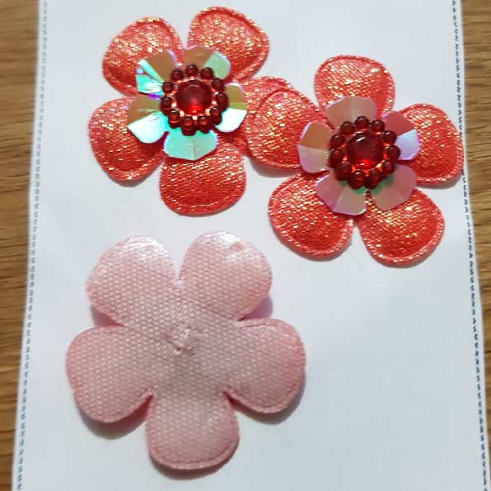 Set med 3 blommor 5 kronblad Tissus röd