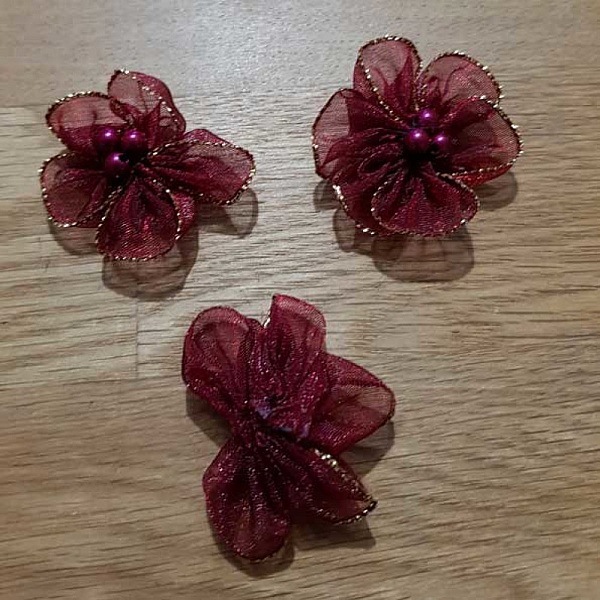 Set med 3 f&auml;rgglada blommor Organza-tyg Bordeaux