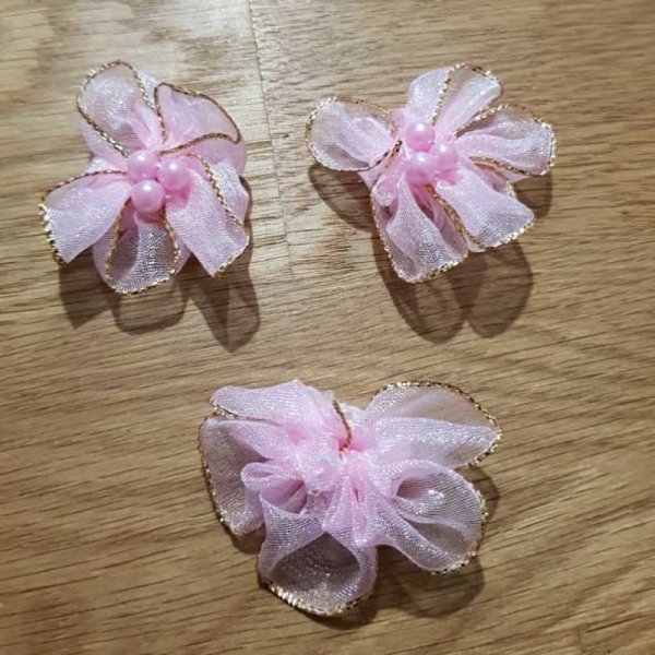 Upps&auml;ttning med 3 f&auml;rgglada blommor Organza-tyg Rosa