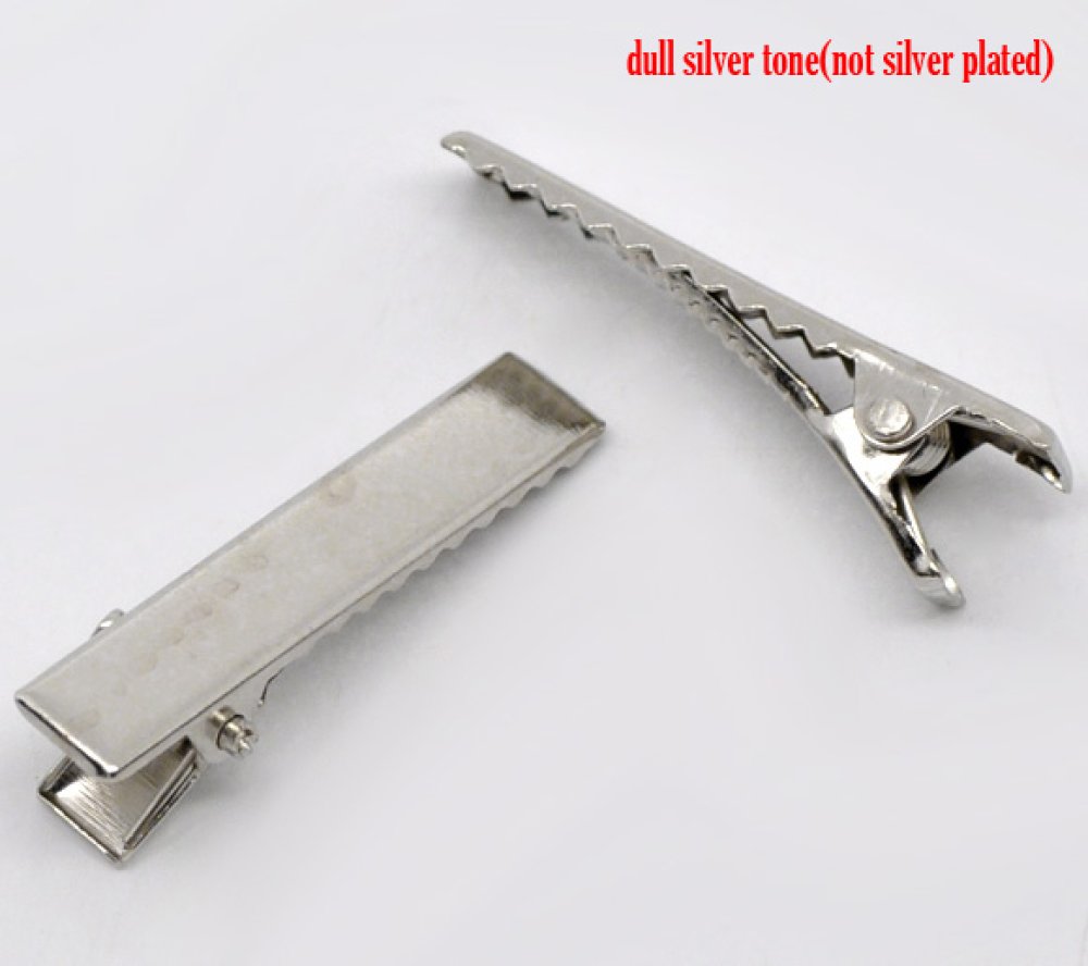 Set med 10 krokodilklämmor - Silverfärg 32 mm x 7 mm.