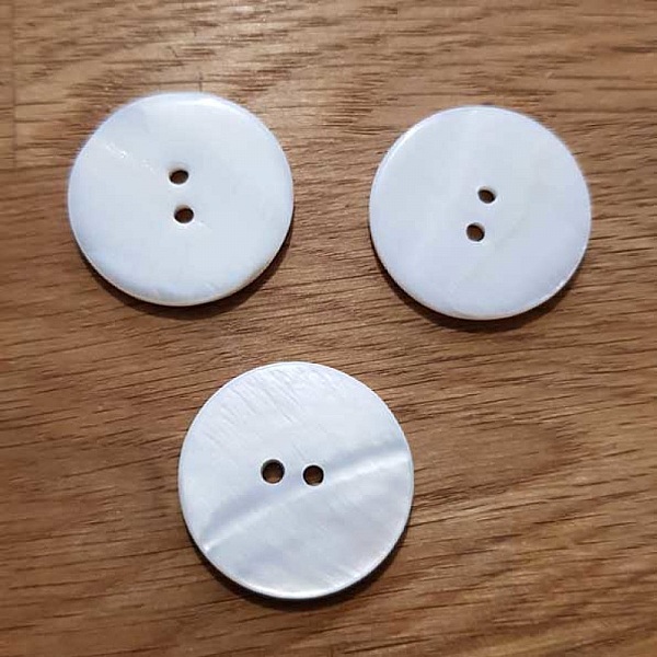 Lot de 3 Boutons 2 trous Nacre 25 mm imprim&eacute; N&deg;06