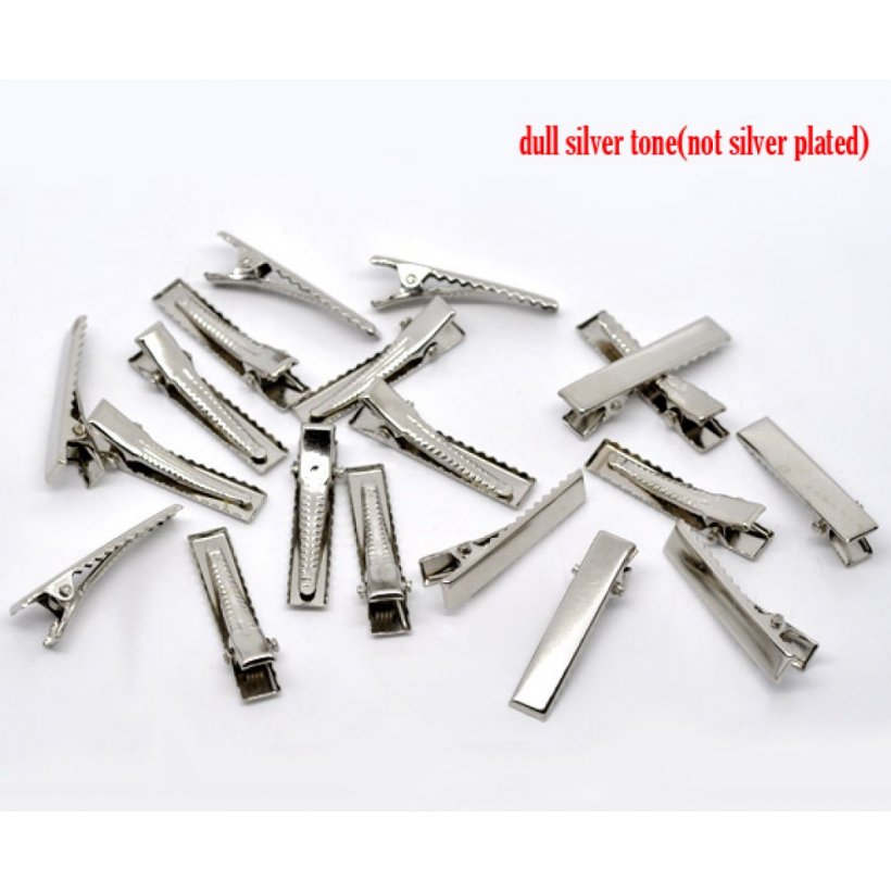 Förpackning med 50 krokodilklämmor - Silver 32 mm x 7 mm.