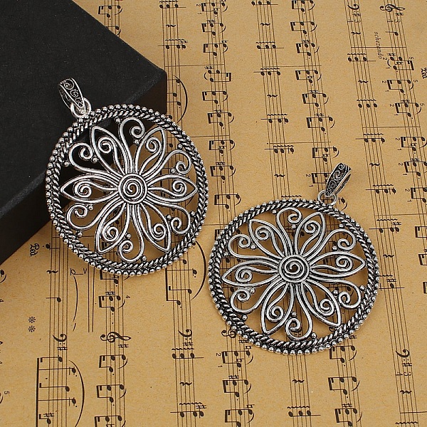 Pendentif N&deg;001-D en Alliage Rond Fleur Creux Argent Vieilli 77 mm x 60 mm