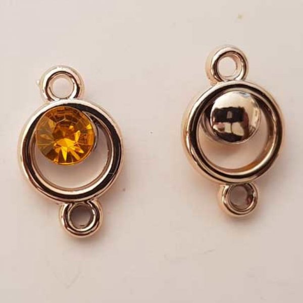 Pendentif en plastique et strass acrylique rond entre deux N&deg;03 orange