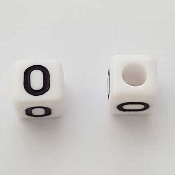 Perle Carr&eacute; Lettre O Blanc Noir 8mm