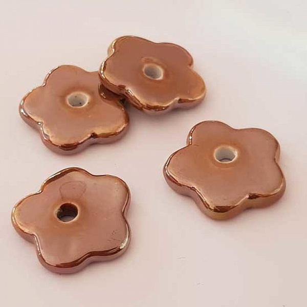 Perle fleur c&eacute;ramique marron 29 mm