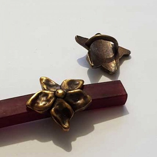Perle passant fleur pour cuir &eacute;pais r&eacute;galiz 10 mm Bronze N&deg;04