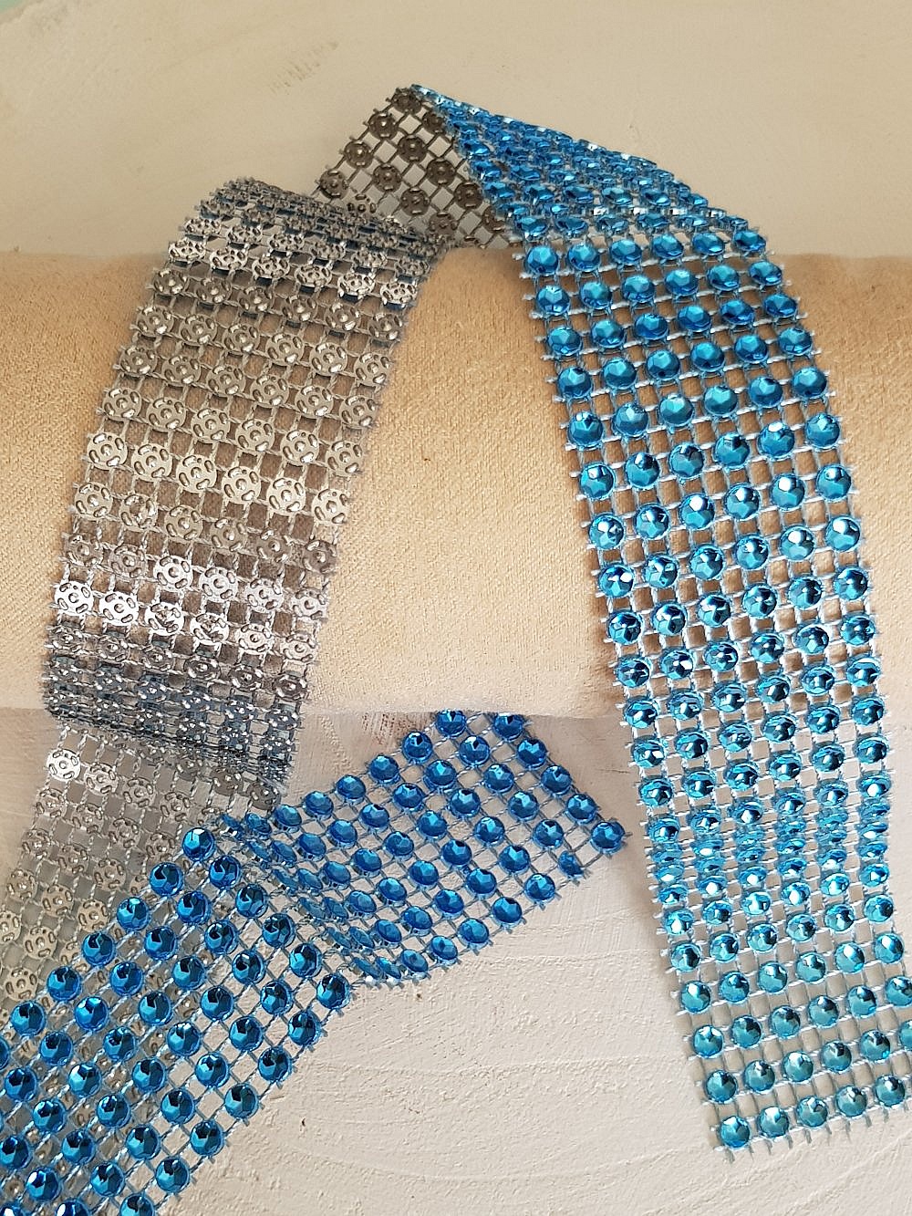 Strassband N&deg;04 Turquoise Blue per 0,50 cm.