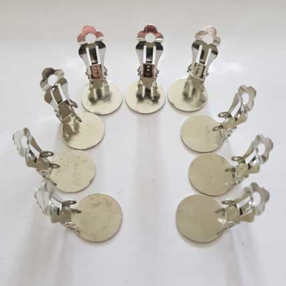 Örhängena står Clips Tray N°01 2nd Choice x 5 par