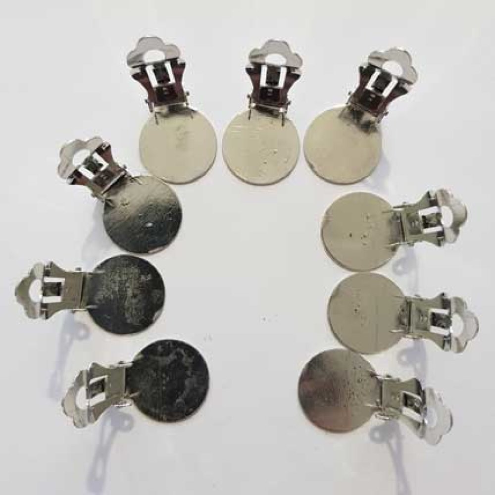 Örhängena står Clips Tray N°01 2nd Choice x 5 par