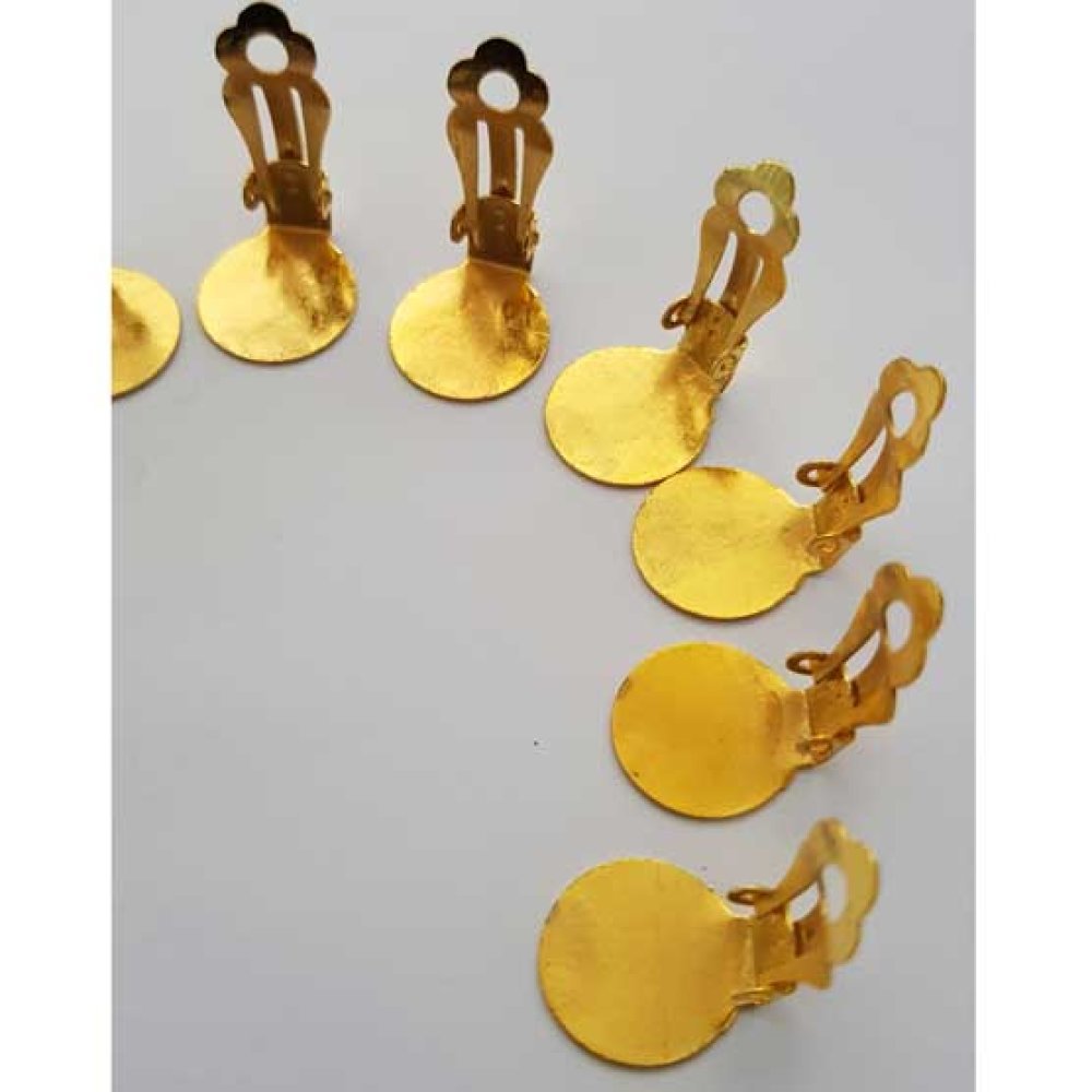 Örhängena står Clips Tray N°01 2nd Choice x 5 par guld