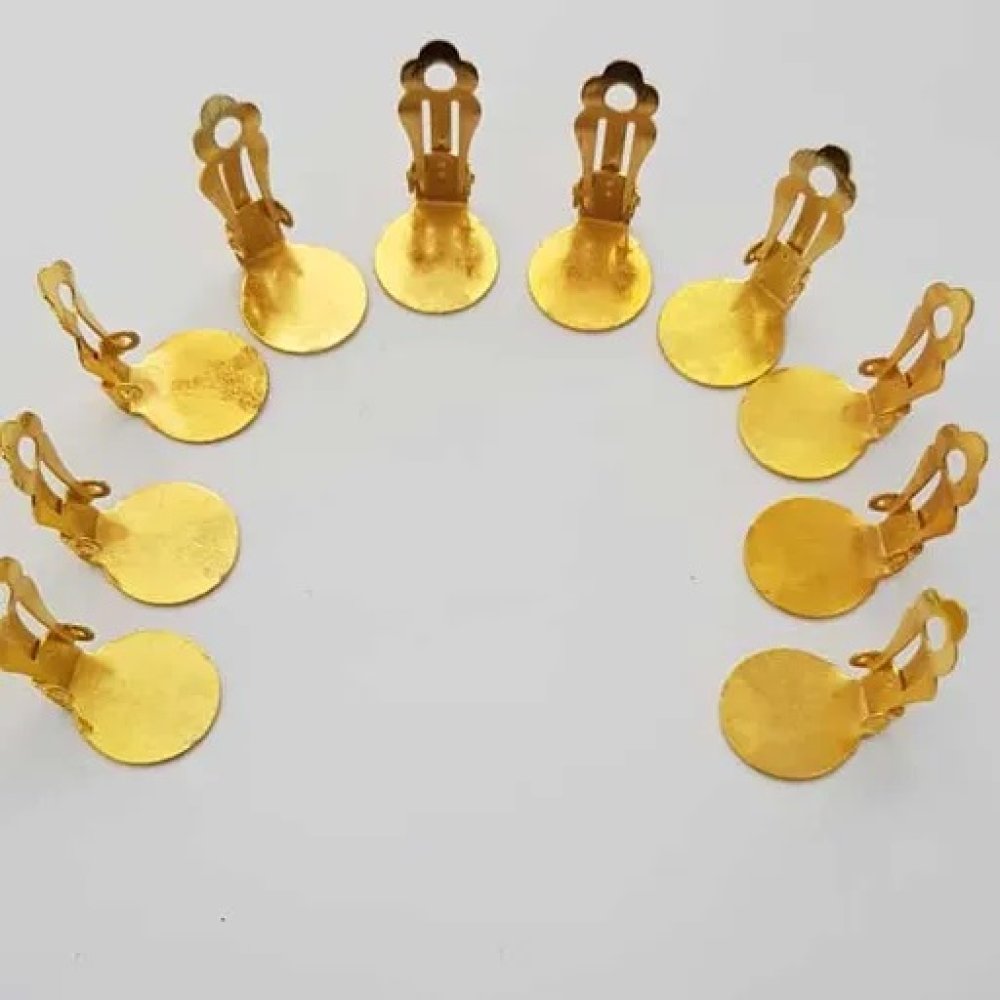 Örhängena står Clips Tray N°01 2nd Choice x 20 par guld