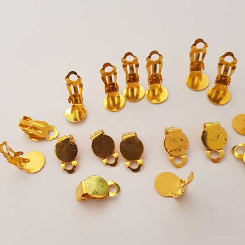 Örhängena står Clips Tray N°04 2nd Choice x 10 par Guld