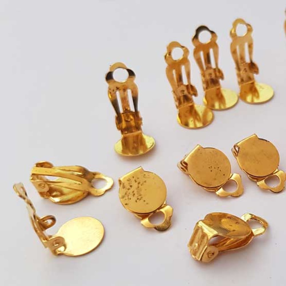 Örhängena står Clips Tray N°04 2nd Choice x 10 par Guld