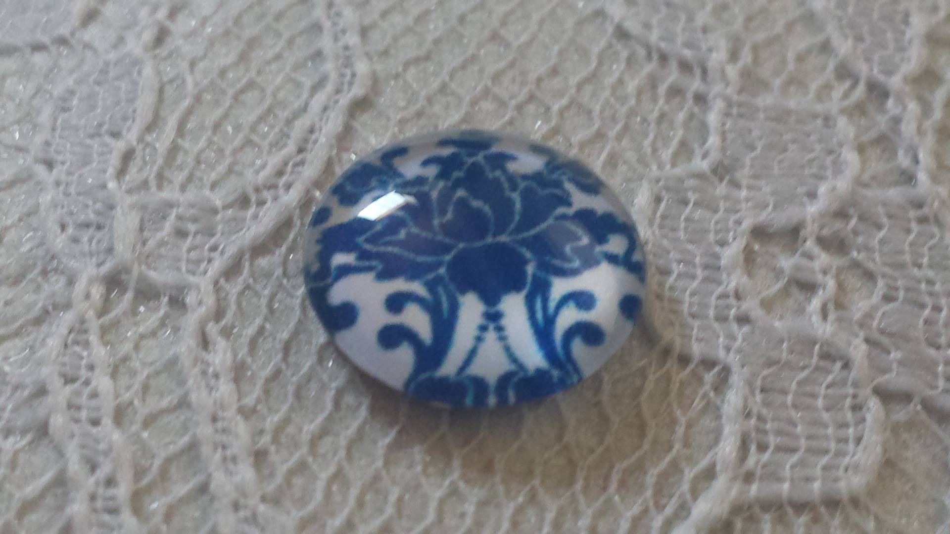 glas cabochon rund 12mm blå blomma 024 