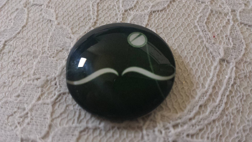 glas cabochon rund 25mm mustasch 039 
