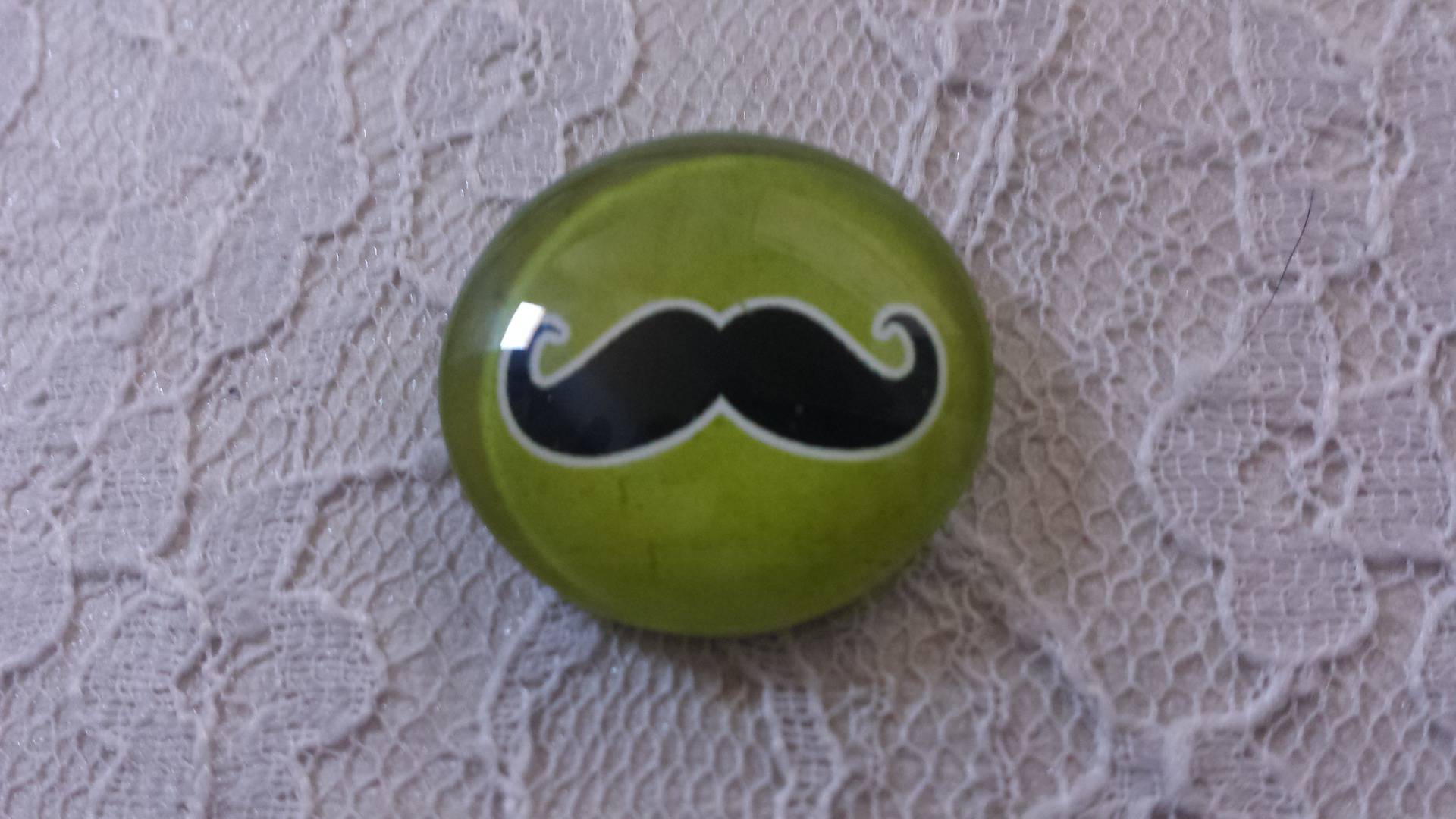 glas cabochon rund 25mm mustasch 034 