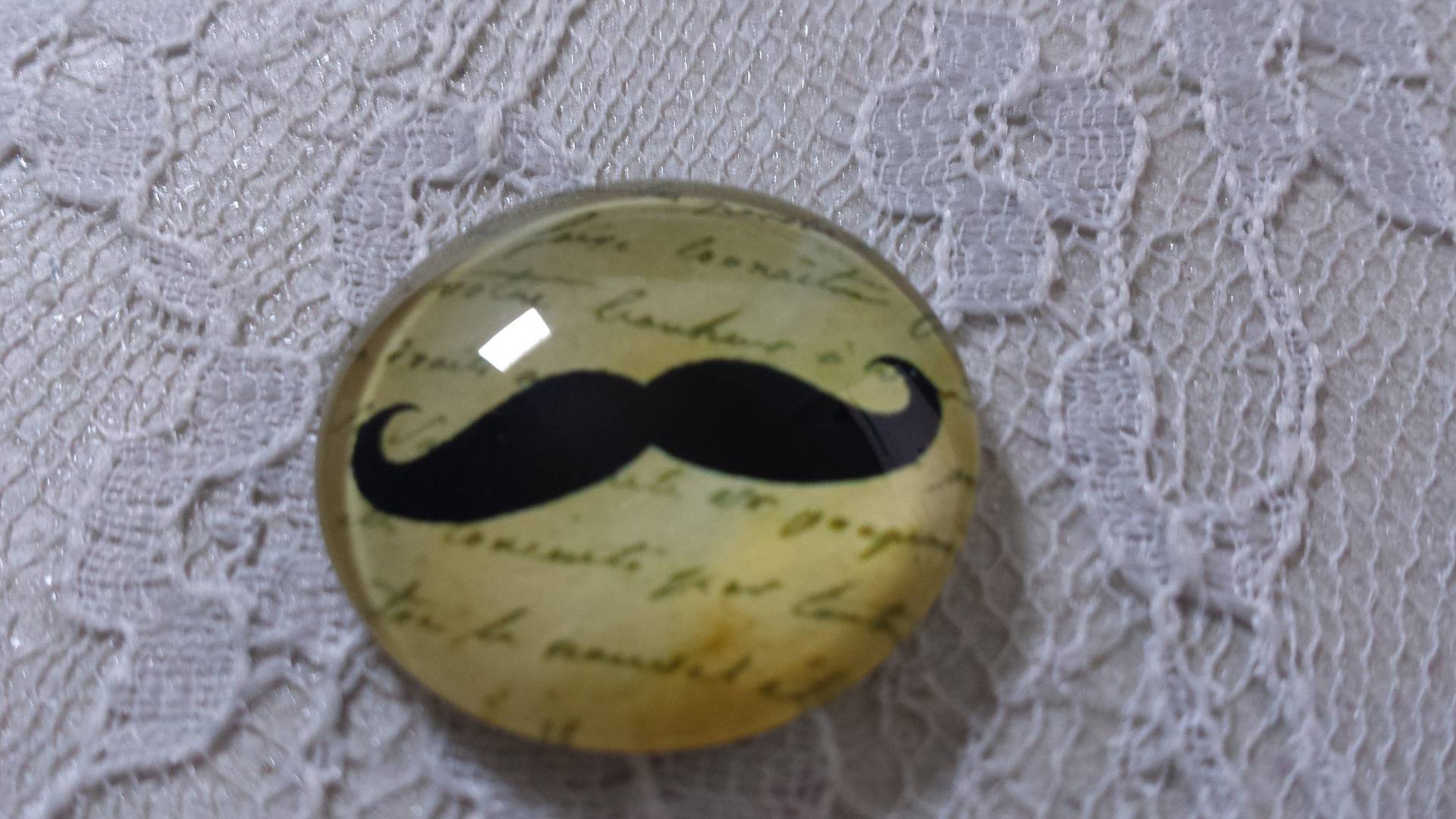glas cabochon rund 25mm mustasch 020 