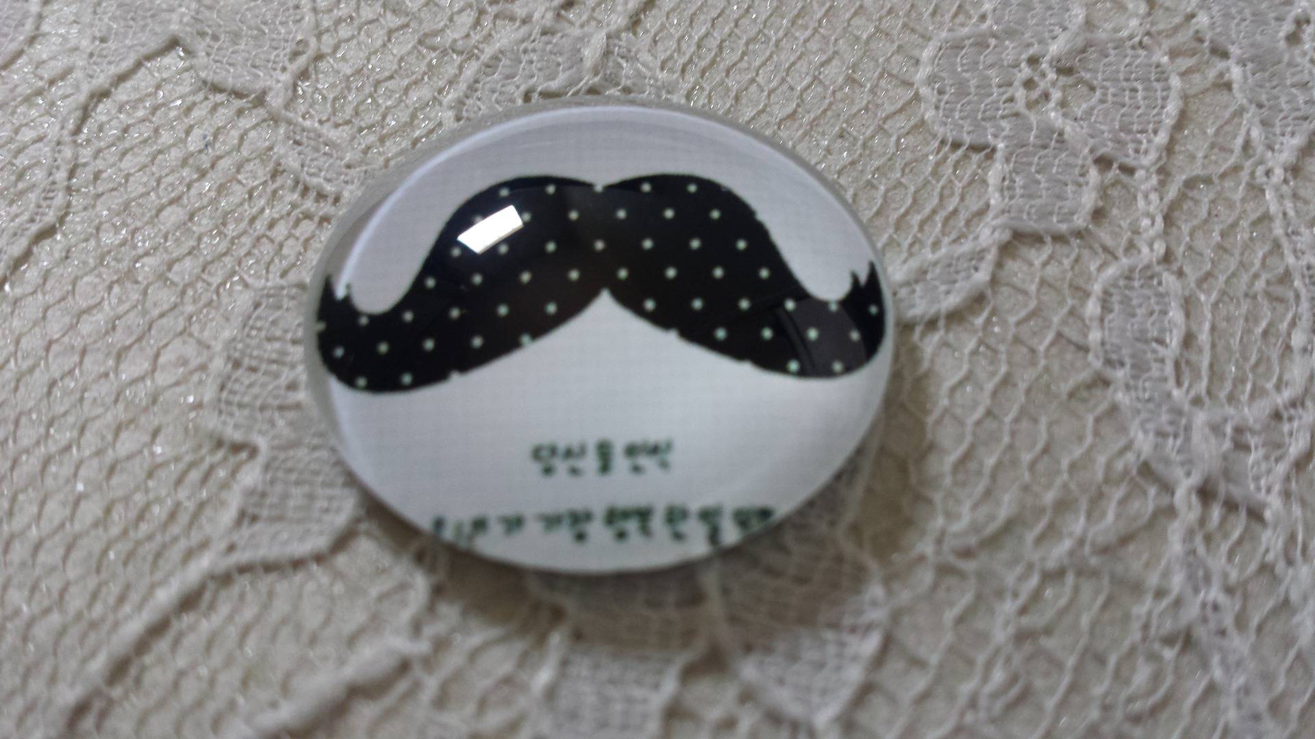 glas cabochon rund 25mm mustasch 018 