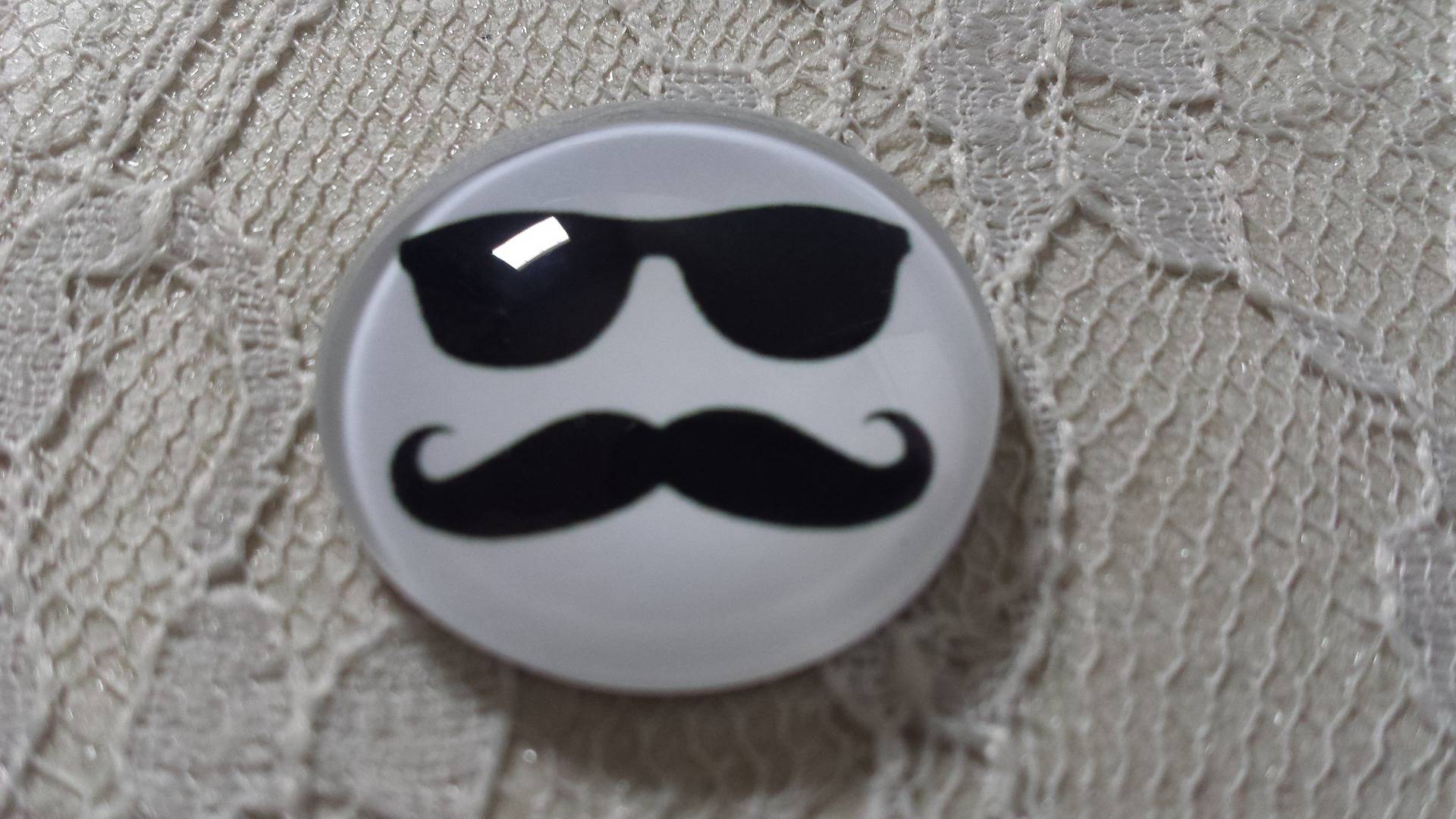 glas cabochon rund 25mm mustasch 012 