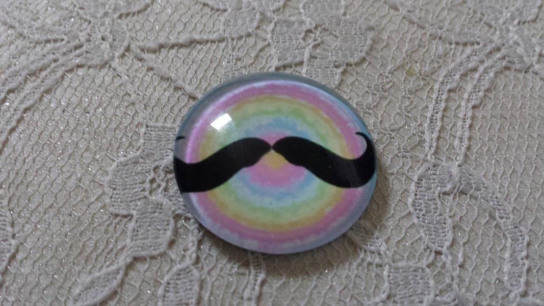 glas cabochon rund 25mm mustasch 001 