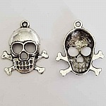 Skull och korsben charm N°01
