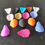 15 Lucite Strawberry Leaves sorterade