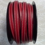 Rött kalvplattläder 10 mm x 20 cm 2 trådar sydda.