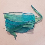 Handfärgat rayonband nr 01