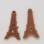Brunt harts Eiffeltornet hängande charm